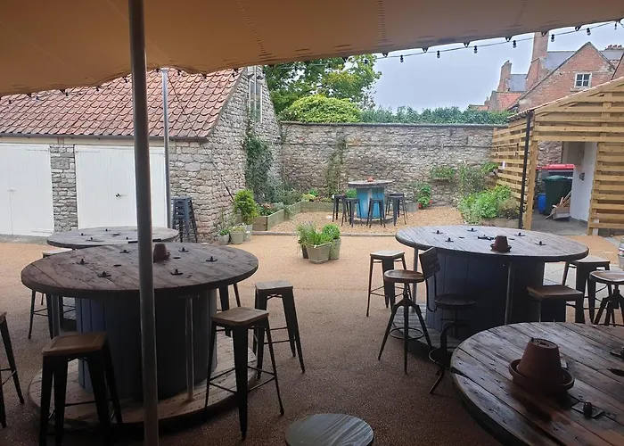 Hotel The Black Swan 3*