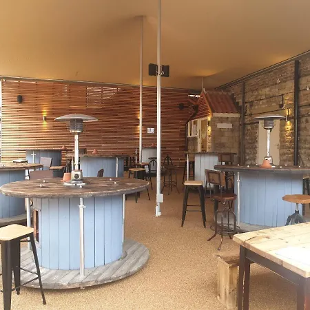 Hotel The Black Swan 3*